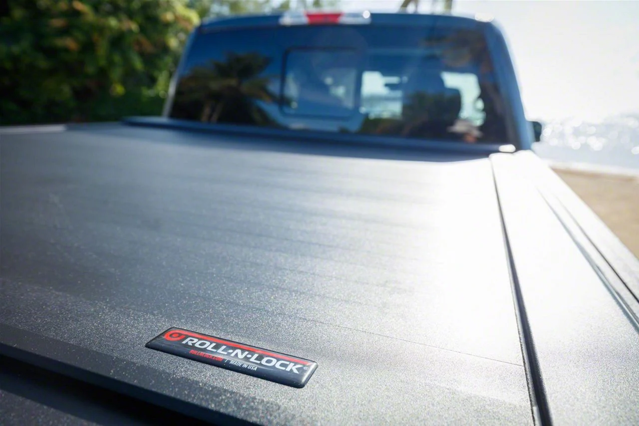 Roll-N-Lock E-Series Retractable Bed Cover (20-26 Silverado 3500 HD w/ 6.90-Foot Standard Box)